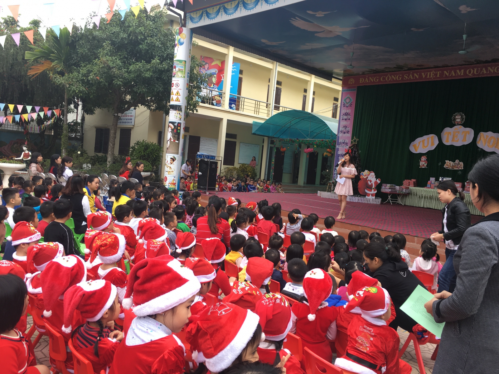Bé Vui đón Noel 2018 - Trường Mầm non Tân Thịnh B 