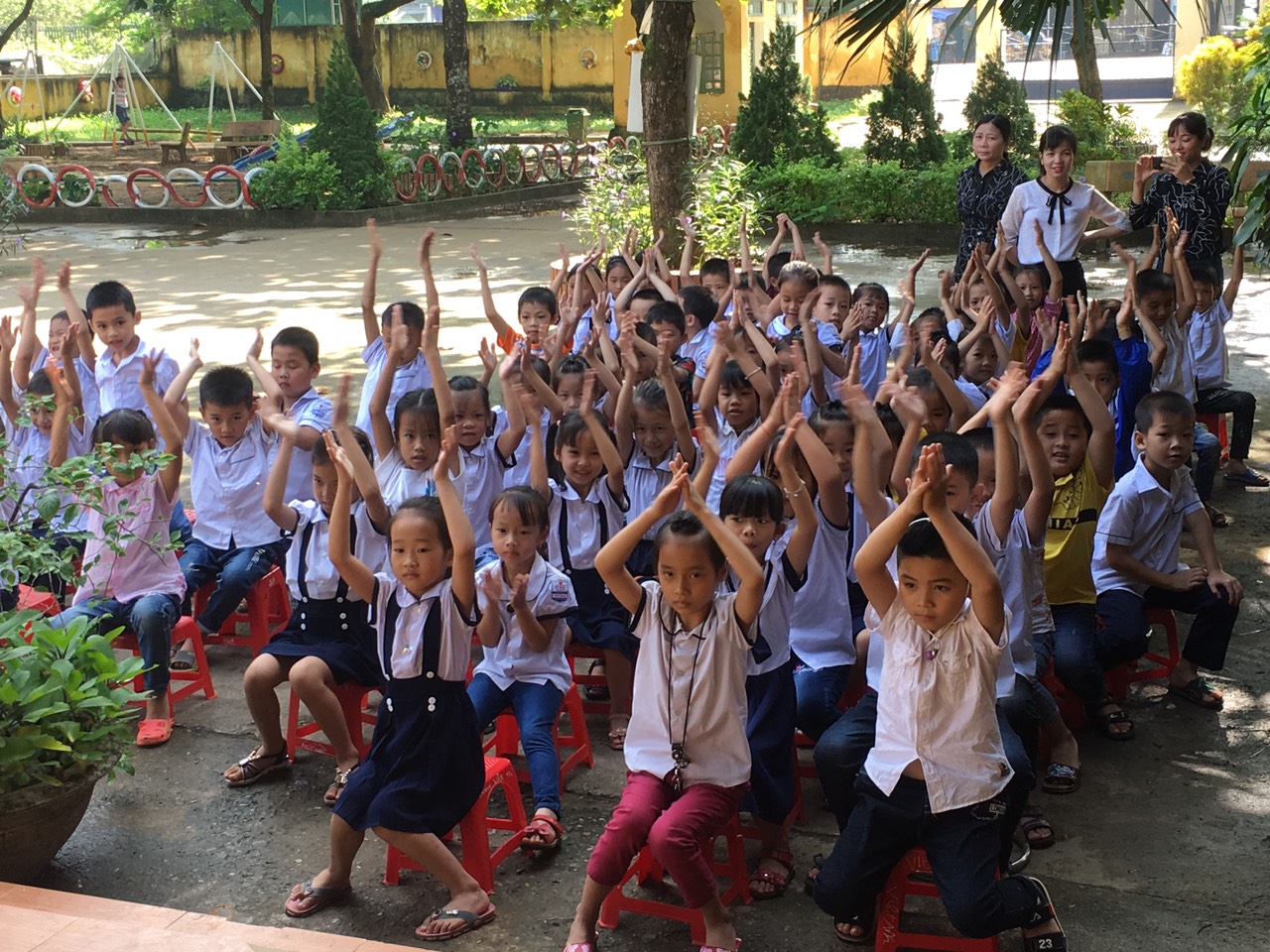 Hoạt náo ngoại khóa cùng 400 bạn học sinh trường Tiểu học Tây Phong - Cao Phong - Hòa Bình
