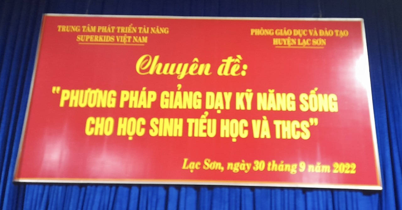 Tập huấn giáo viên chủ nhiệm PGD huyện  Lạc Sơn  chuyên đề 