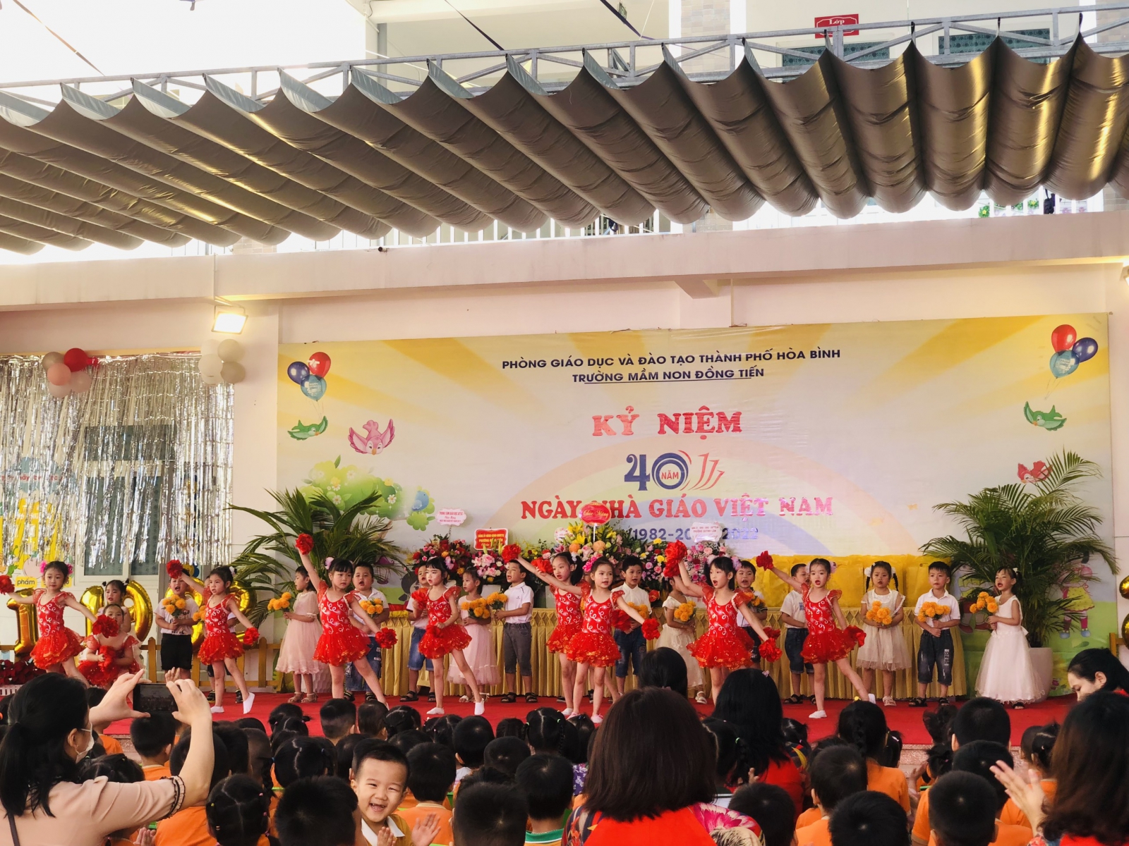 Nhân Kỉ niệm 40 năm Ngày Nhà giáo Việt Nam 20/11 Trung tâm phát triển tài năng Superkids Việt Nam chúc mừng các trường trong địa bàn Thành phố Hòa Bình