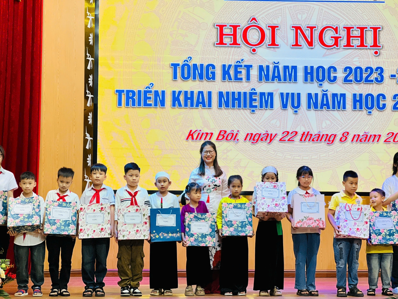 HỘI NGHỊ TRIỂN KHAI NHIỆM VỤ NĂM HỌC 2024 - 2025 ĐỐI VỚI GIÁO DỤC TIỂU HỌC VÀ GIÁO DỤC THCS HUYỆN KIM BÔI TỈNH HÒA BÌNH