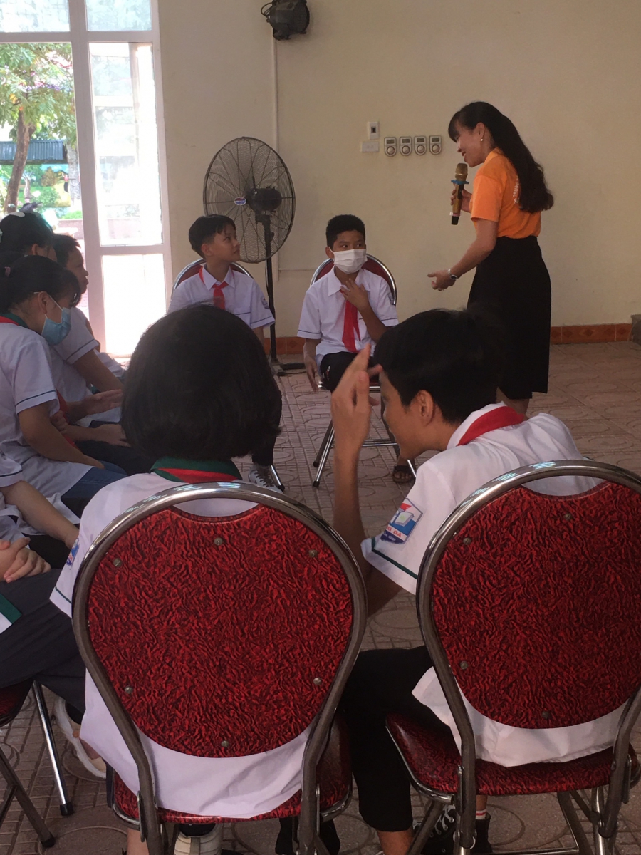 Tiết học demo kỹ năng sống Gaia của cô giáo Mimi và các em học sinh khối 6 trường Tiểu học Sông Đà thành phố Hòa Bình.l