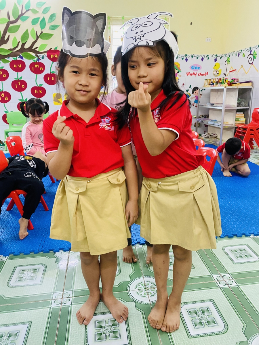 Tiết học thực hành diễn xuất các con lớp 5 tuổi Trường mầm non Tân Thịnh B_Tp Hòa Bình.
