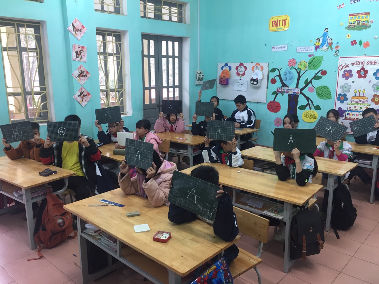 Tiết học phòng chống thiên tai của các em học sinh lớp 5_Trường TH và THCS Thung Nai_ huyện Cao Phong_tỉnh Hòa Bình