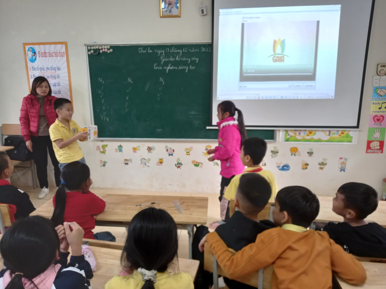 Tiết học" Trải nghiệm sáng tạo" của các em học sinh lớp 4_ Trường TH và THCS Thung Nai_ huyện Cao Phong_tỉnh Hòa Bình